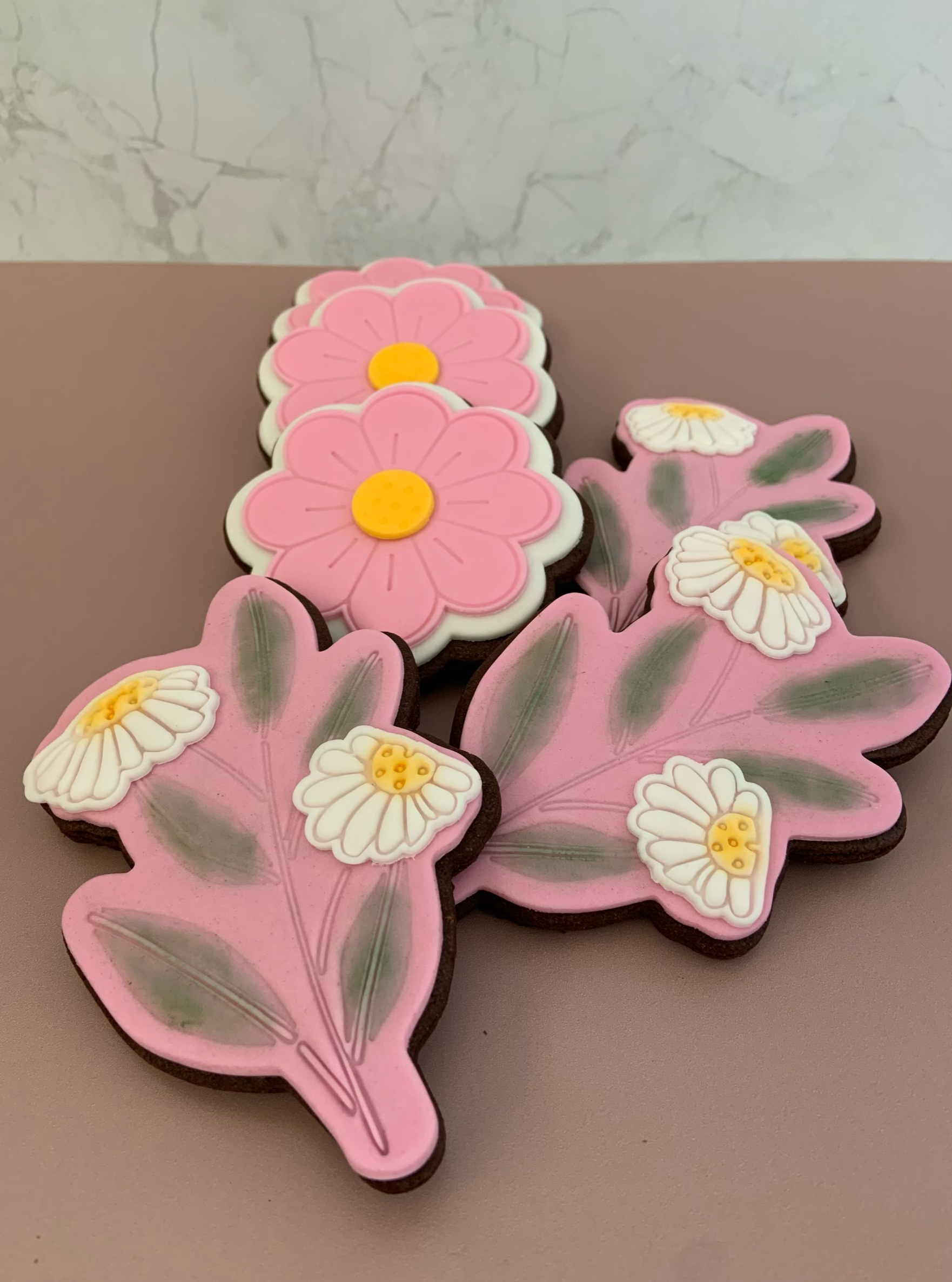 Dainty daisies cookies_close up